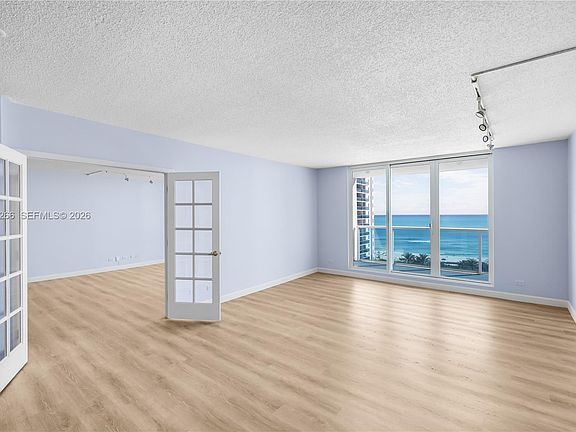 5th image of 2301 Collins Ave #1038/1039