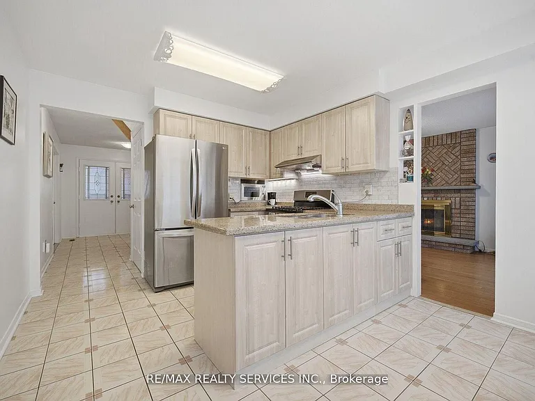 62 Fernbrook Cres — Photo 16