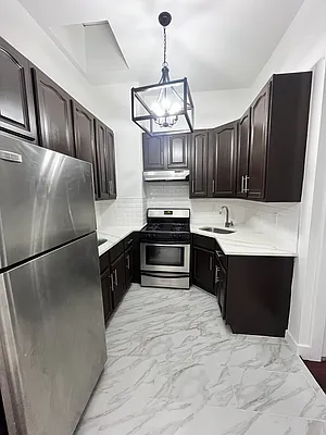 Rented by Bond New York | media 7