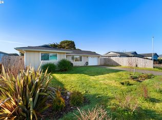 835 10th St SW, Bandon, OR 97411