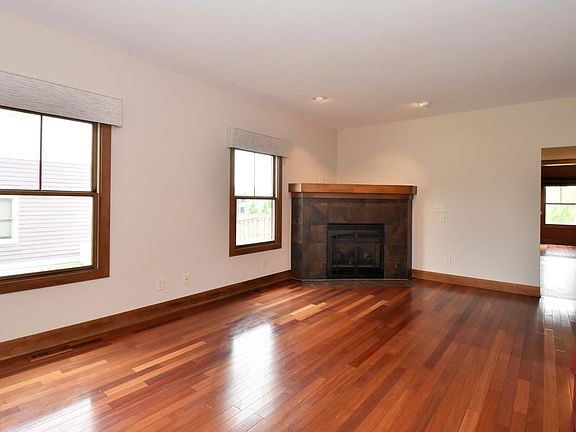 5th image of 9237 Hollyhock LANE