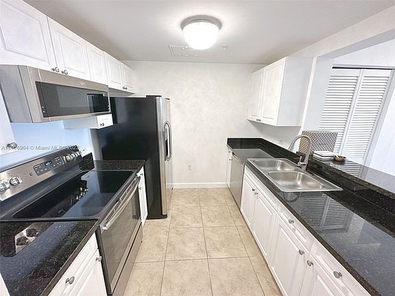 4th image of 2600 SW 27th Ave APT 505