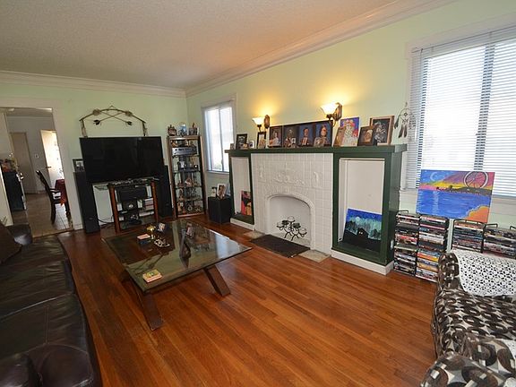 5th image of 733 Sartori Ave