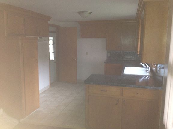 3rd image of 1270 Faircliff St
