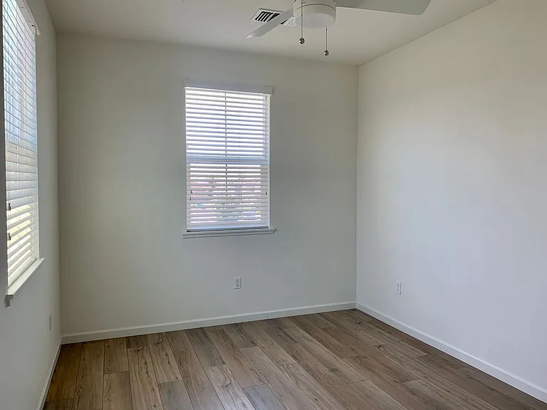 1900 Monroe Ct #100 — Photo 13
