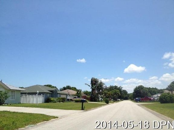4th image of 2366 17th Ave SW
