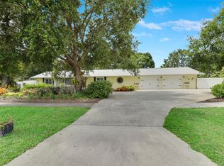 572 NW Floresta Dr, Port Saint Lucie, FL 34983