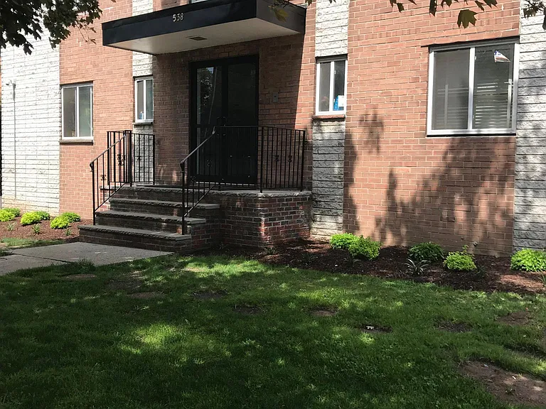 420 W 7th St — Photo 5