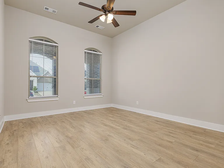 1829 Leo Dr — Photo 21