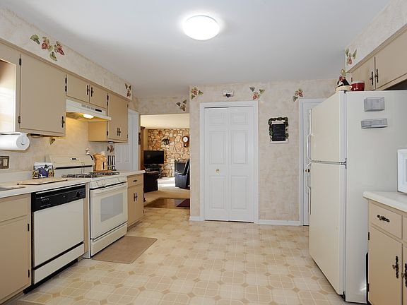 5th image of 525 Olesen Dr