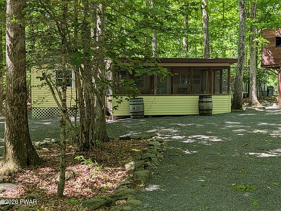 3rd image of 146 Clubhouse Dr