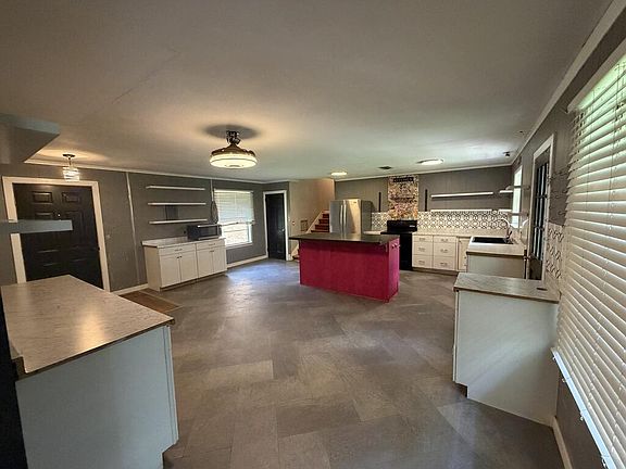 4th image of 300 Johnson St