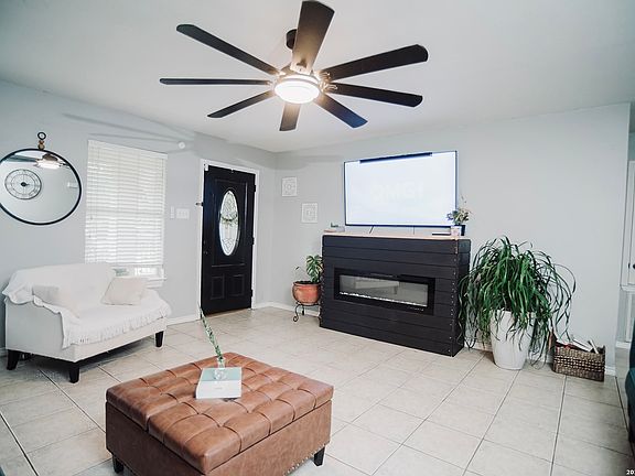 4th image of 523 WOODLAKE DR