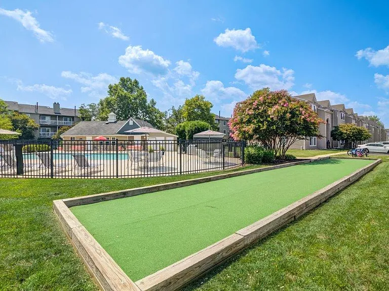 Fox Run Apartments and Townhomes — Photo 34