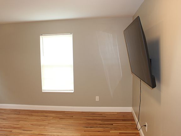 3rd image of 1205B Crescent Ave #1
