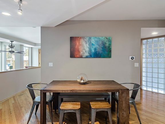 5th image of 1049 N Winchester Ave #1