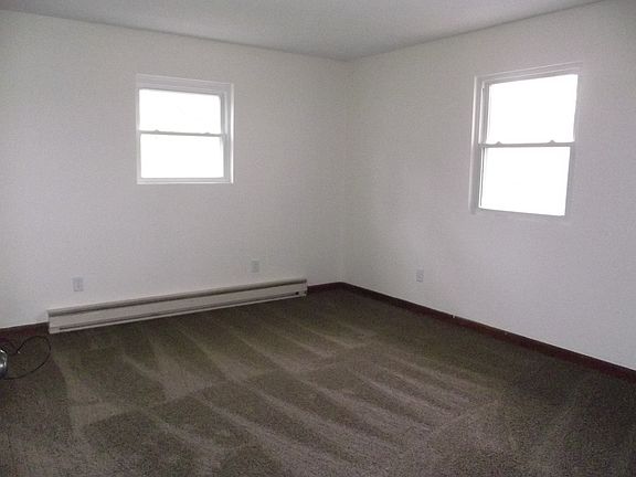 4th image of 60 Lexington Ln