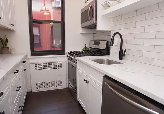 2nd image of 510 Kappock St APT 2F