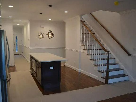 2nd image of 162 Gainsborg Ave