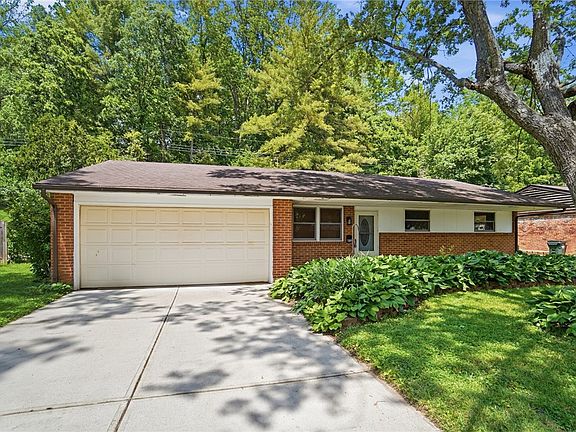 2nd image of 160 Belair Cir