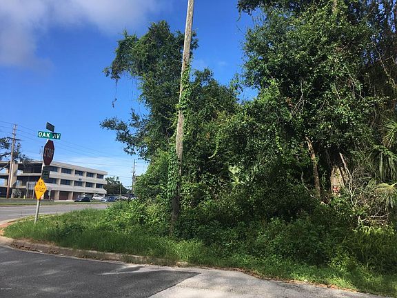 3rd image of 5 Oak Ave