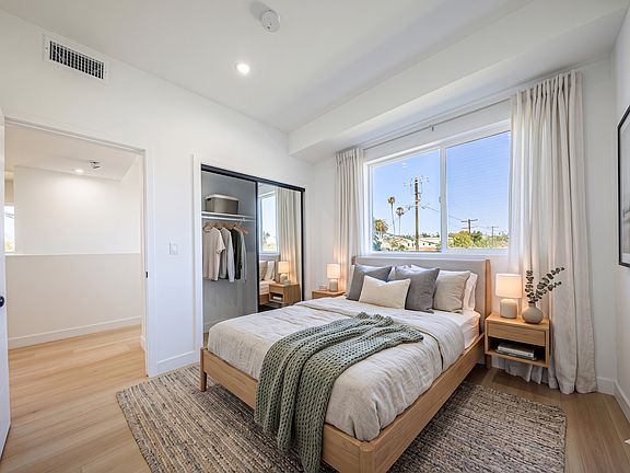 5th image of 2847 S Victoria Ave #2849-1/2
