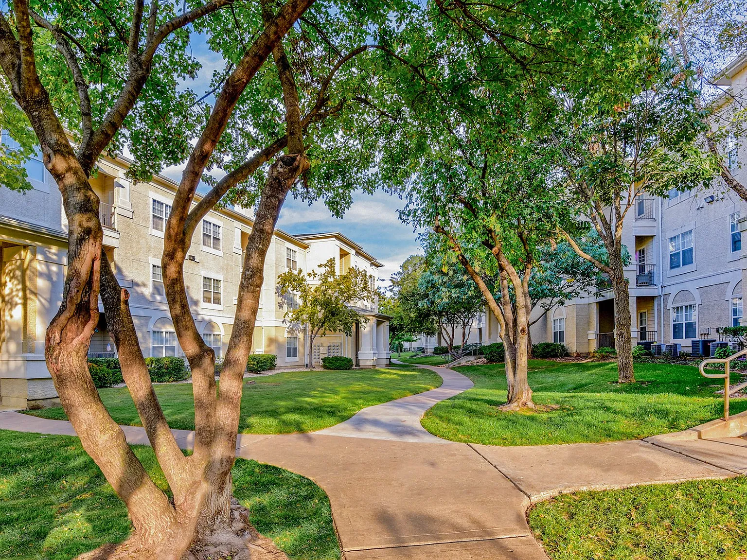 Estancia Apartments — Photo 2