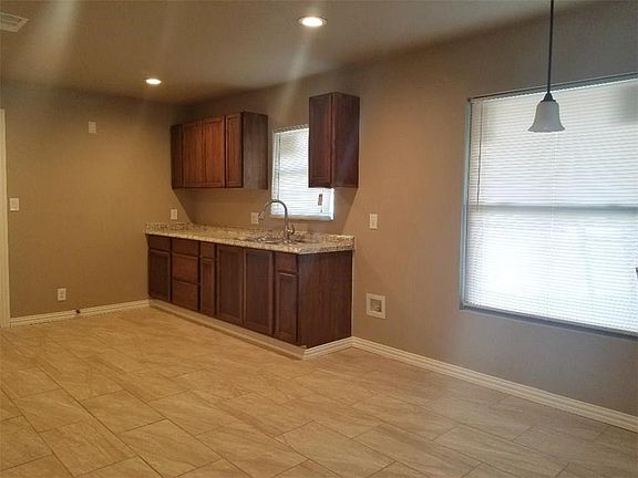 5th image of 2708 Burton Ave