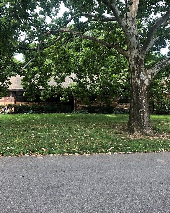 2nd image of 4904 Colfax Pl