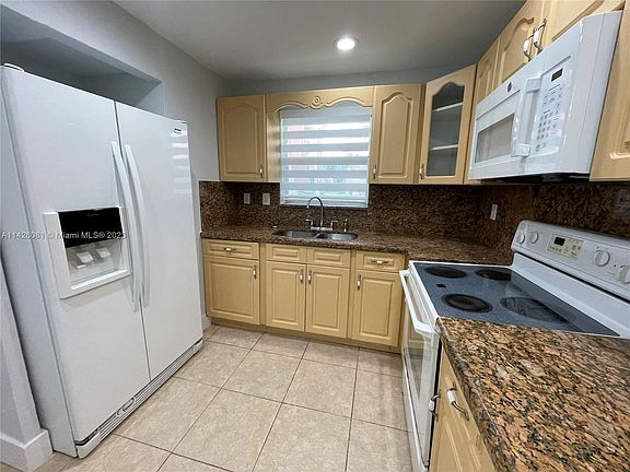 4th image of 13707 Kendale Lakes Cir #114