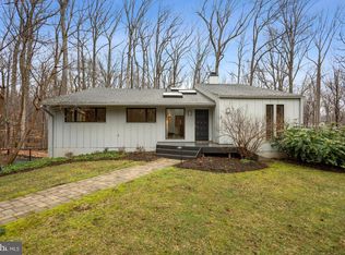 11010 Forest Oak Ln, Great Falls, VA 22066