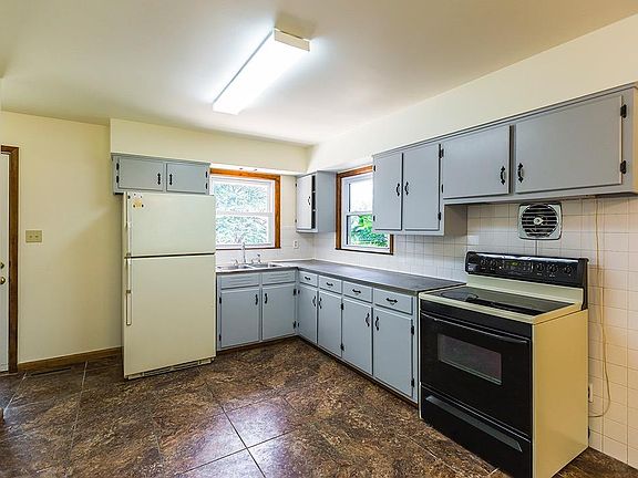 5th image of 361 Hillsboro Ave