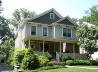 417 Meadow Ln, Libertyville, IL