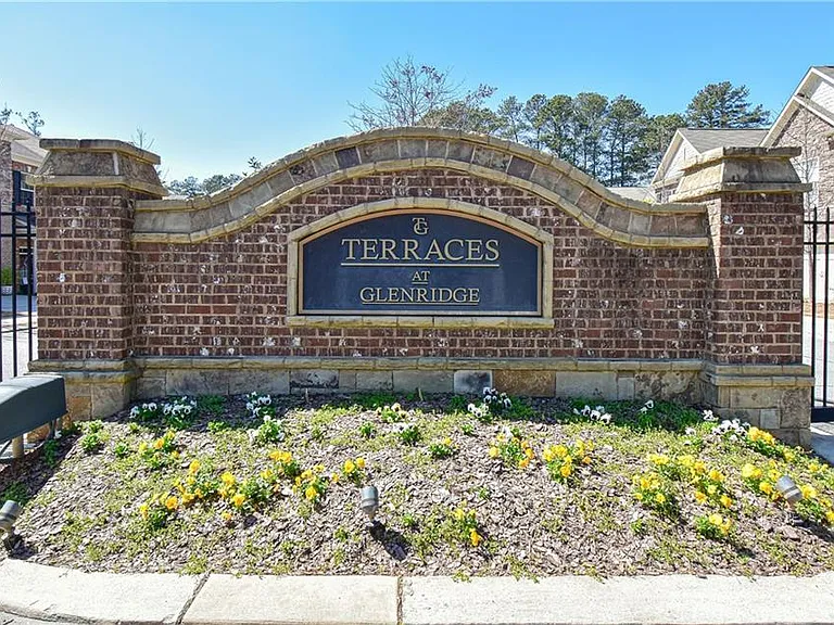 123 Barkley Ln — Photo 2