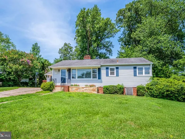 998 N Roosevelt St, Falls Church, VA 22046