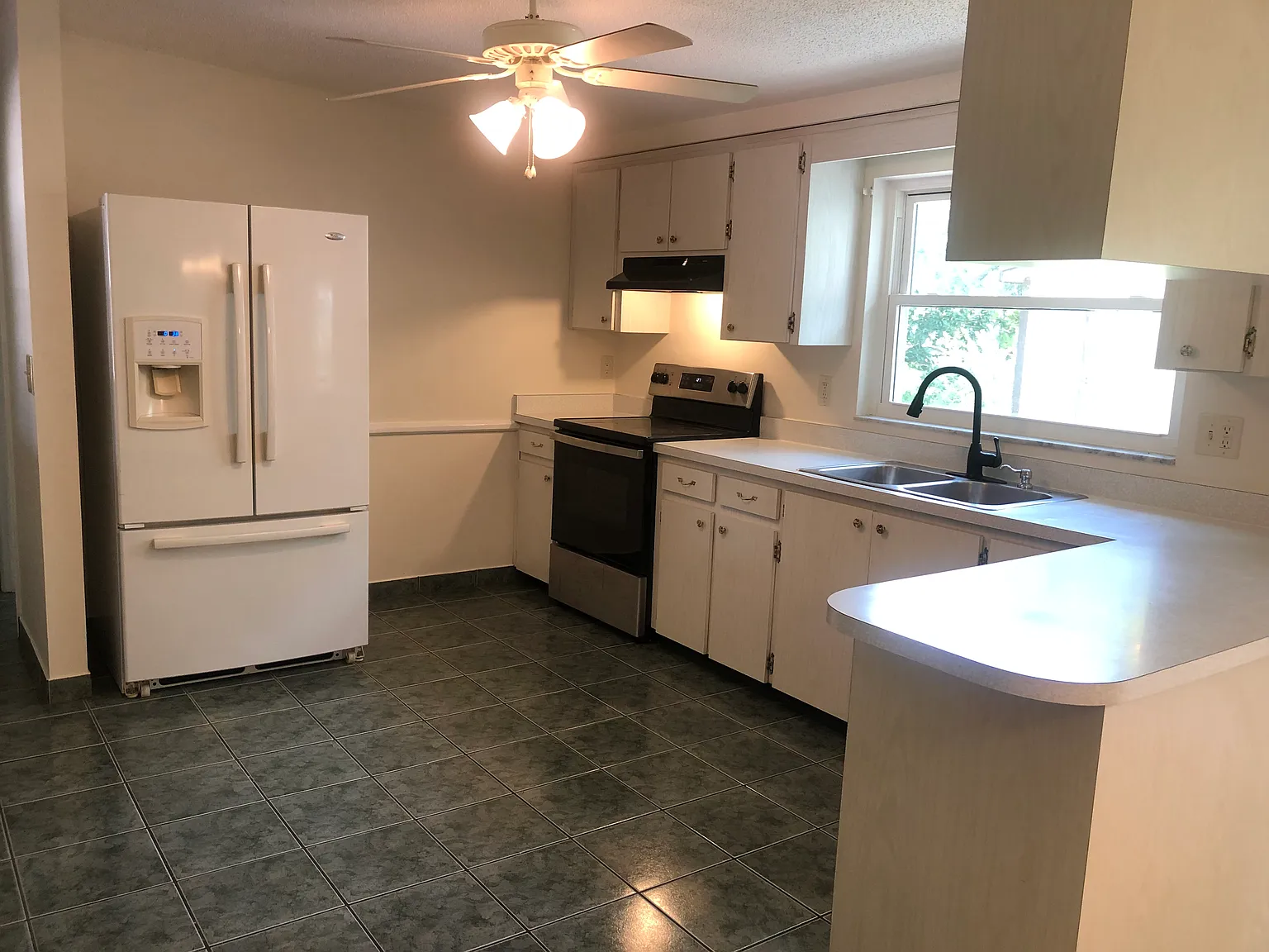 2 bed, 1120 sqft, $1,800 — Photo 3