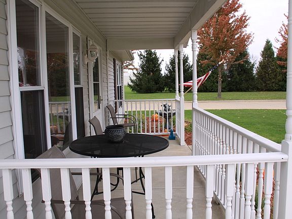 4th image of 102 N Meadow Cir