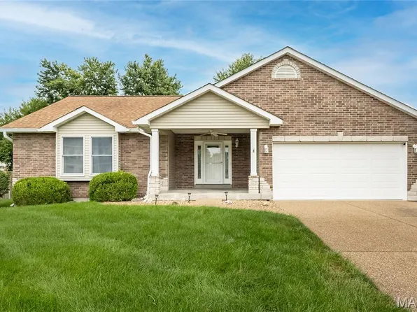 306 Estate Dr, O'Fallon, MO 63366