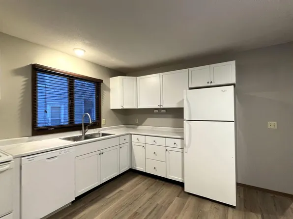 Spacious 2 Bedroom Apartment, 1011 S 2nd Ave #1, Sioux Falls, SD 57105