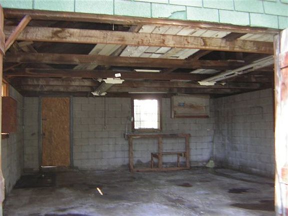 4709 Michigan garage inside3