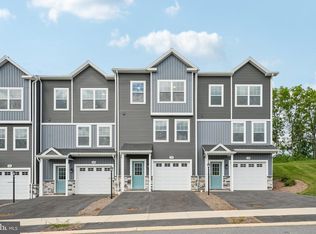180 Highpoint Park Dr, Pleasant Gap, PA 16823