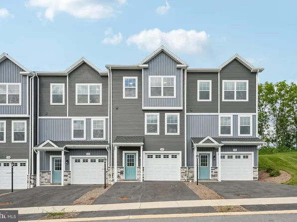 180 Highpoint Park Dr, Pleasant Gap, PA 16823