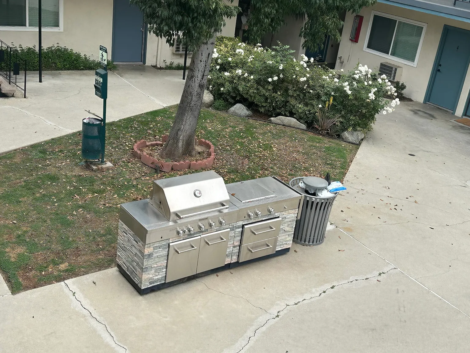 Studio, 450 sqft, $1,295 — Photo 2