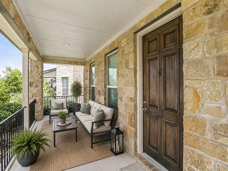 2937 Barbed Wire St — Photo 3