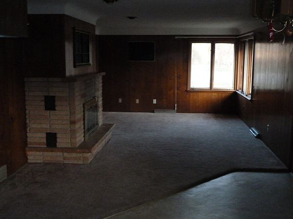 4th image of 154 2nd St N
