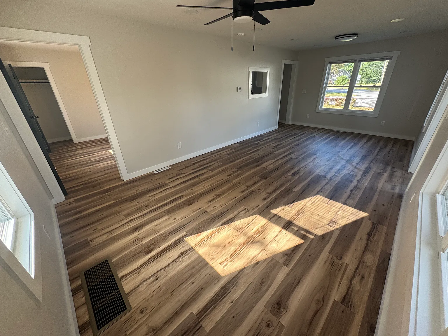 3 bed, 1296 sqft, $2,300 — Photo 4
