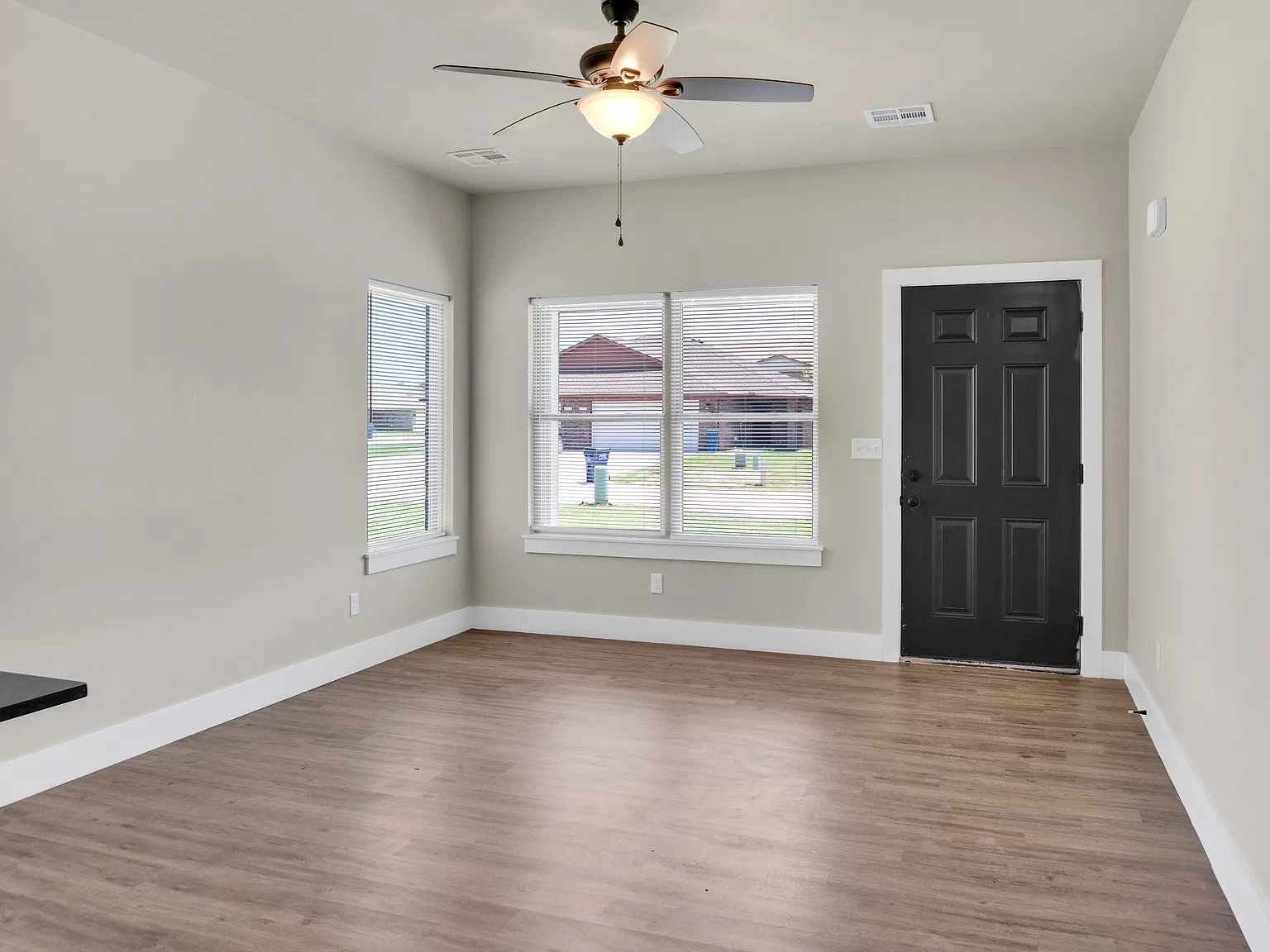 409 S Debra Ct — Photo 4