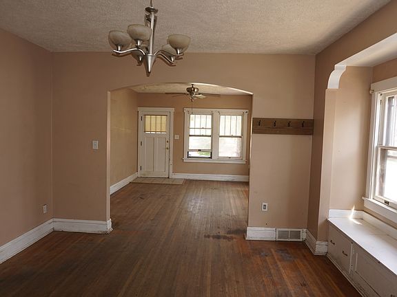4th image of 704 N Roosevelt Ave