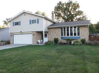 5916 Park Ridge Dr, North Olmsted, OH