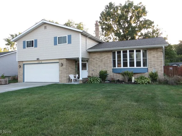 5916 Park Ridge Dr, North Olmsted, OH 44070